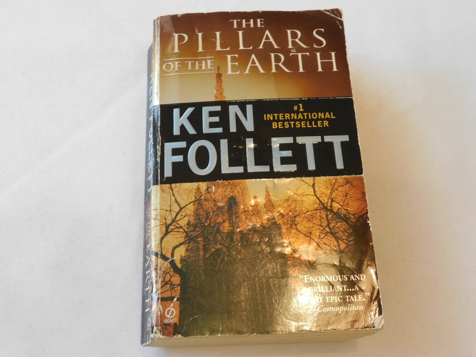 The Pillars of the Earth by Ken Follett Fiction 1989 Paperback Book Pre-owned