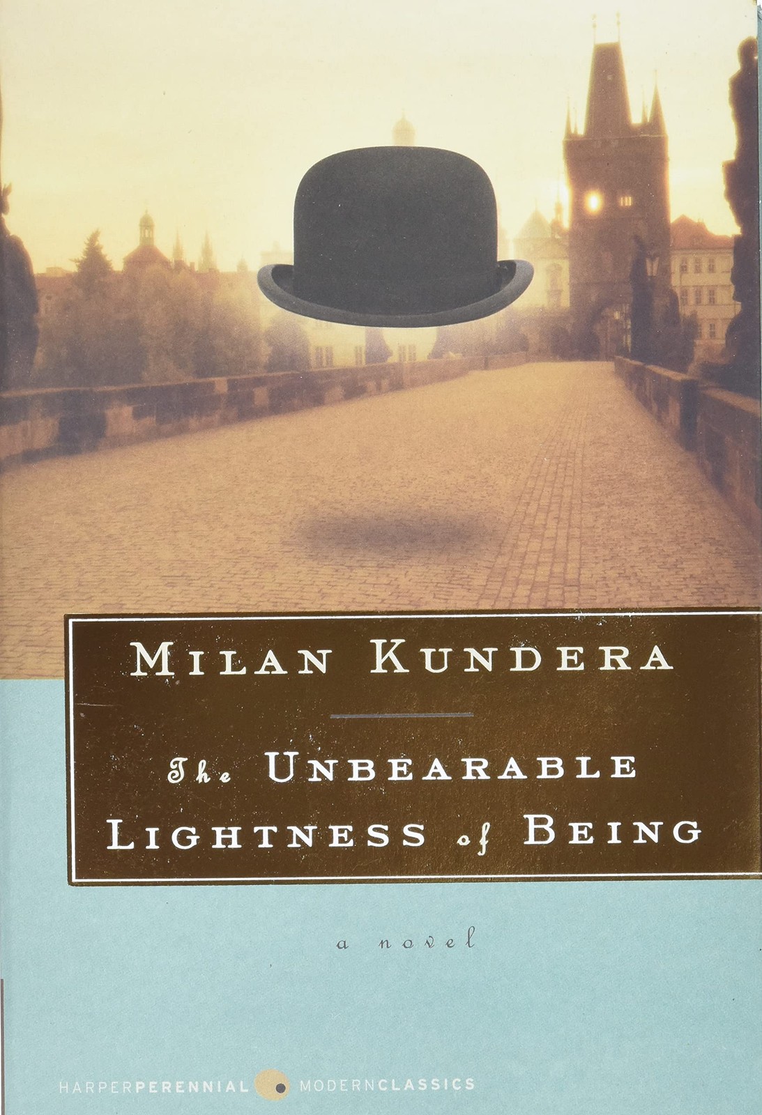 The Unbearable Lightness of Being: The Modern Literary Classic (Harper Peren…