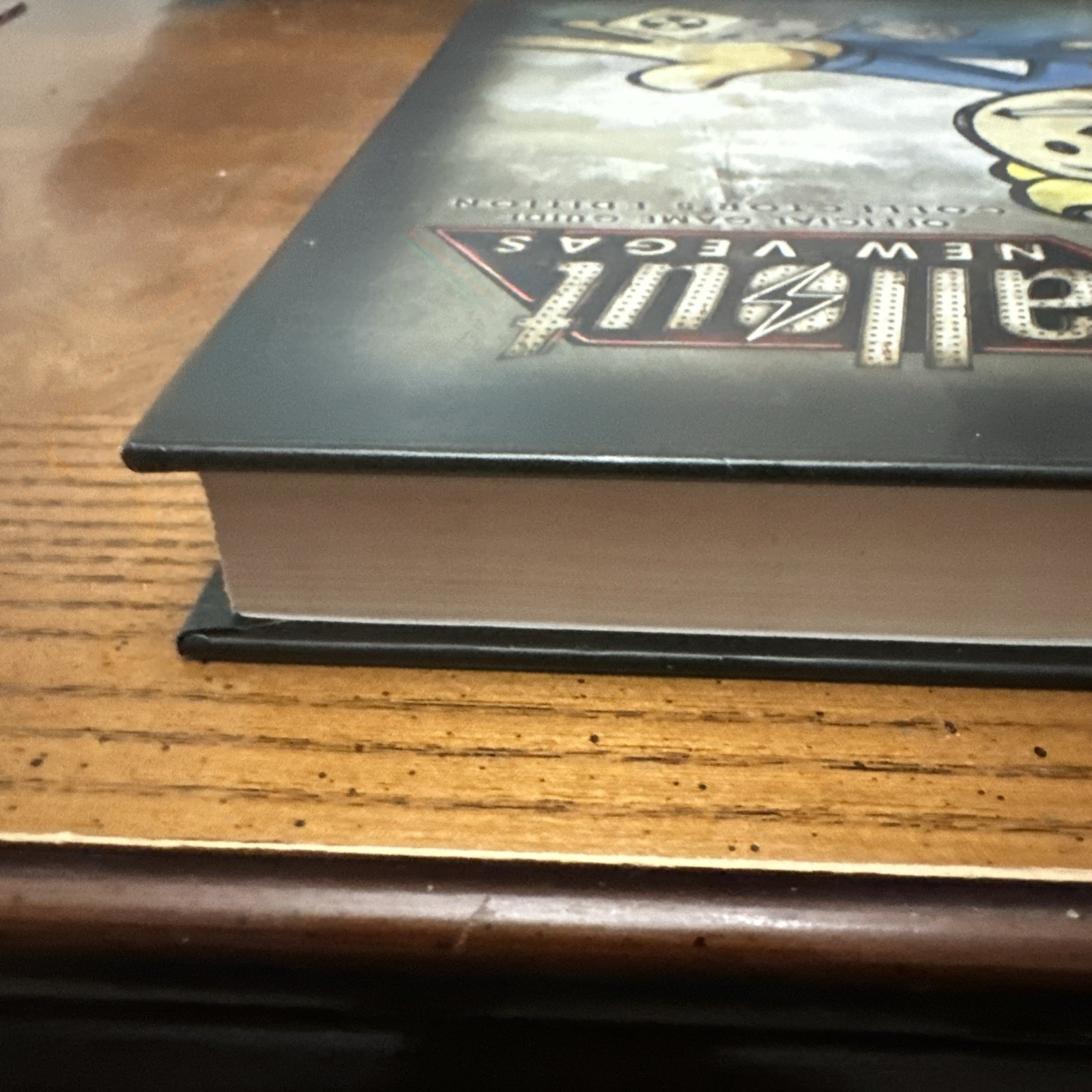 Fallout: New Vegas Collector’s Edition Prima Official Game Guide w/ Poster