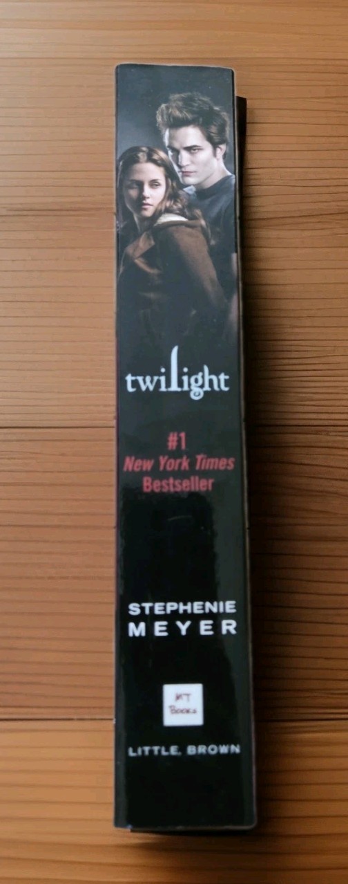 2008 TWILIGHT by Stephenie Meyer Trade Paperback Poster Included LIKE NEW UNREAD