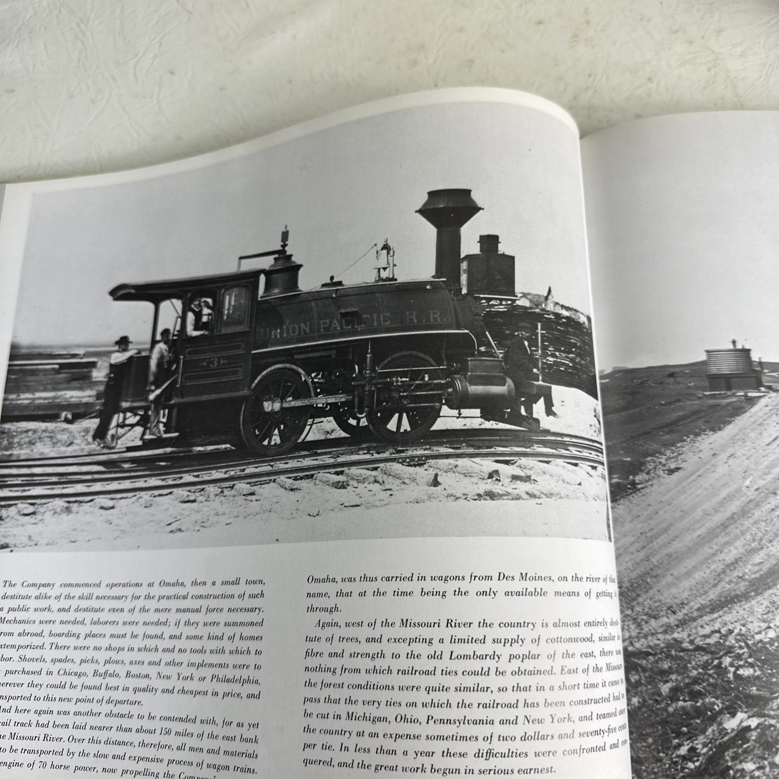 Making ‘ Tracks. The Story of the Transcontinental Railroad 210 Pages 1975