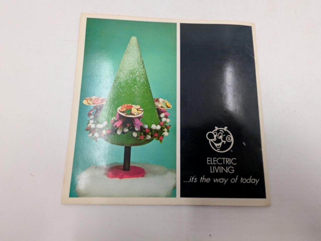 1968 WE Energies Cookie Book Wisconsin Electric Christmas Cooky Recipe Book A