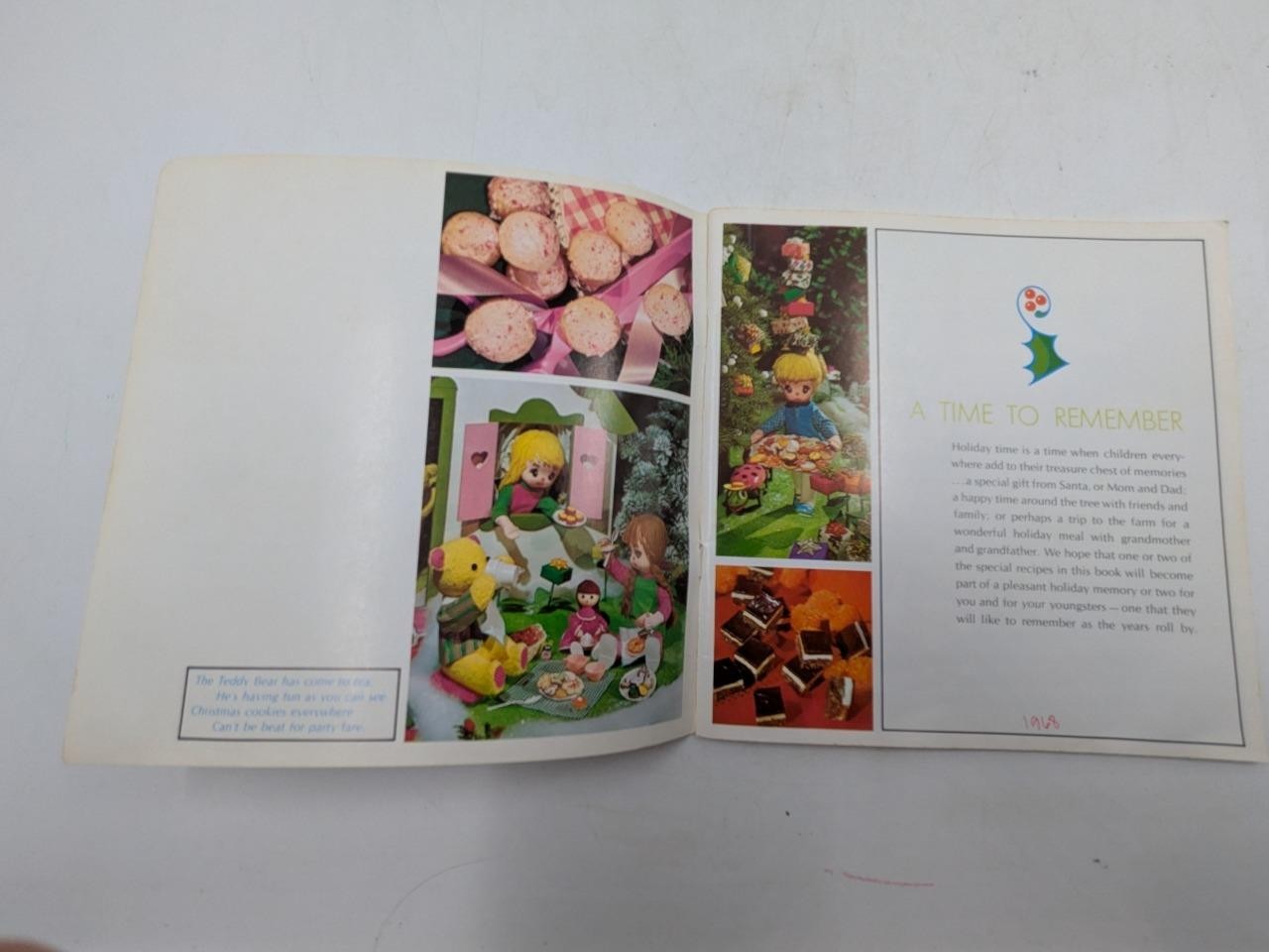 1968 WE Energies Cookie Book Wisconsin Electric Christmas Cooky Recipe Book A