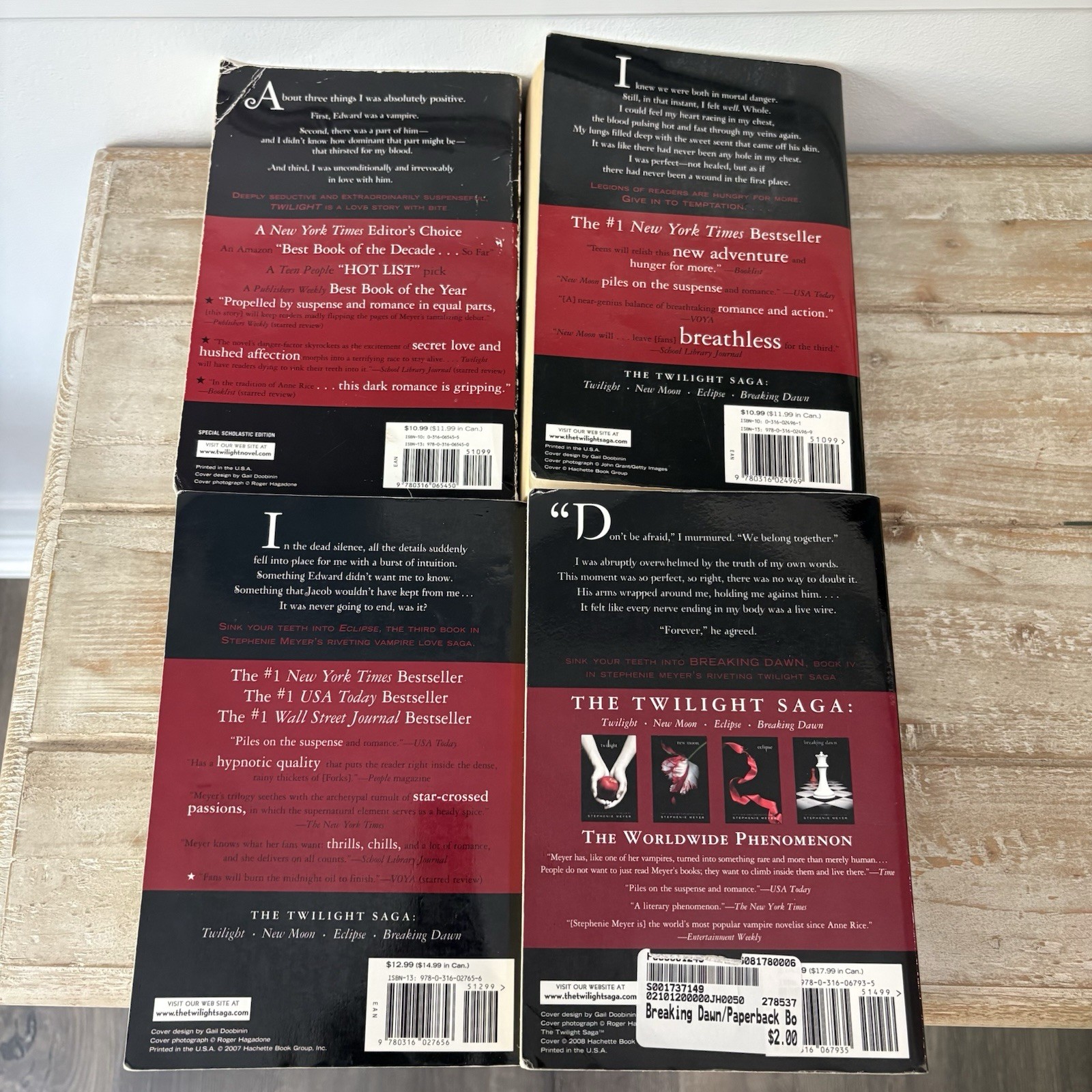 TWILIGHT Saga Book Series Set 1-4 Stephenie Meyer New Moon Eclipse Breaking Dawn