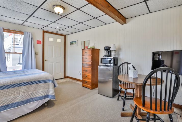 Salty Oyster Inn – Hampton Beach, NH – Vacation Rental – Motel Thumbnail