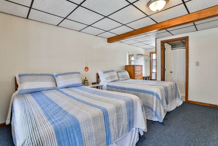 Salty Oyster Inn – Hampton Beach, NH – Vacation Rental – Motel Thumbnail