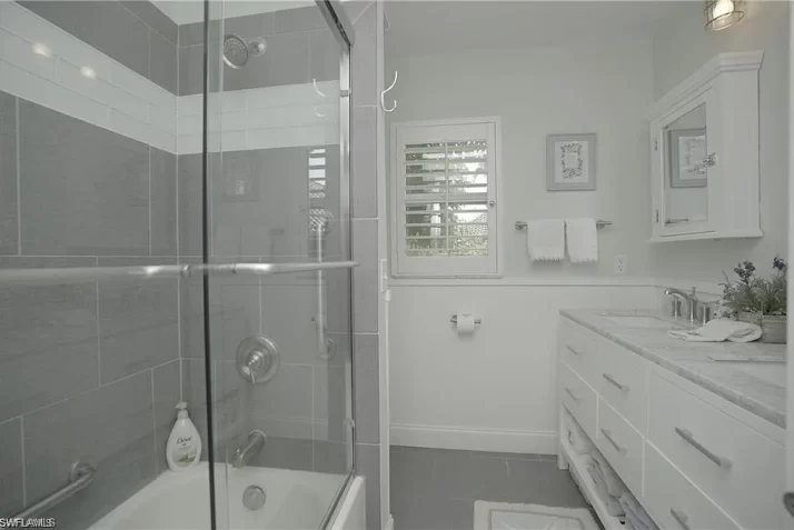 4666 Ashton Ct., Naples Florida – Royal Wood, Vacation Rental Thumbnail