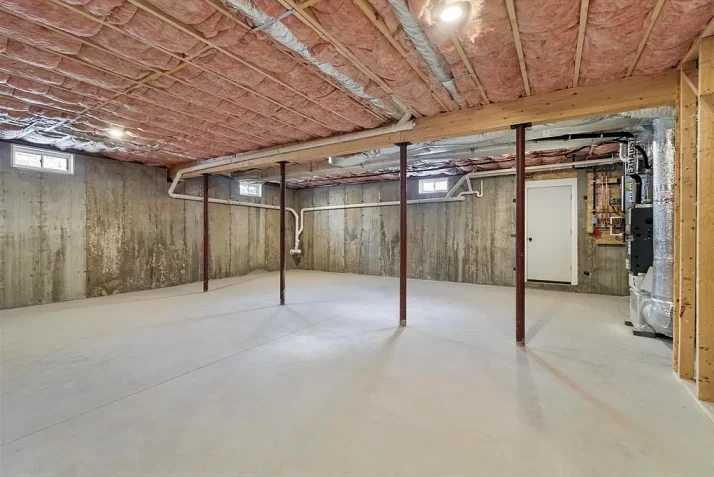 20 Mount Pleasant Ave. Dracut, MA – FOR SALE Thumbnail